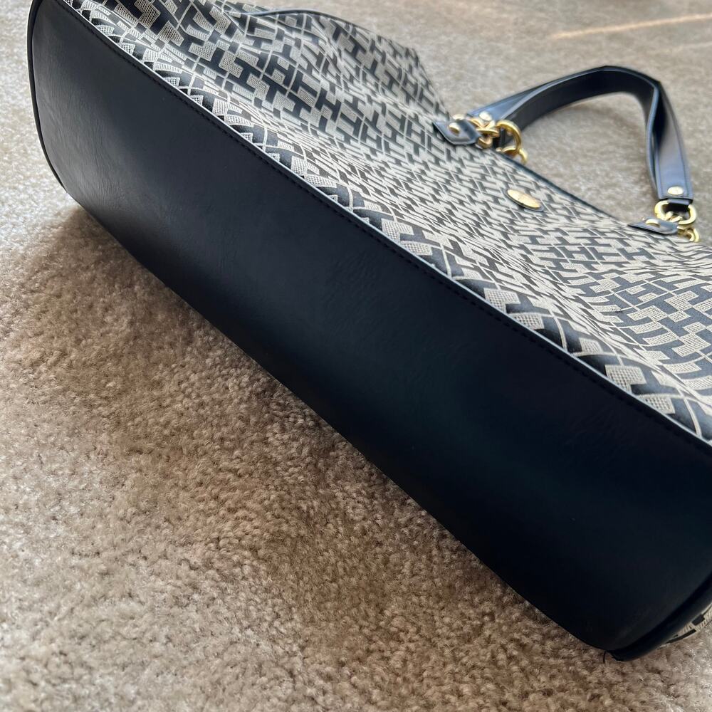 Tommy Hilfiger Signature "TH" Logo Black & Tan Large Canvas Purse 2019 - Picture 6 of 16